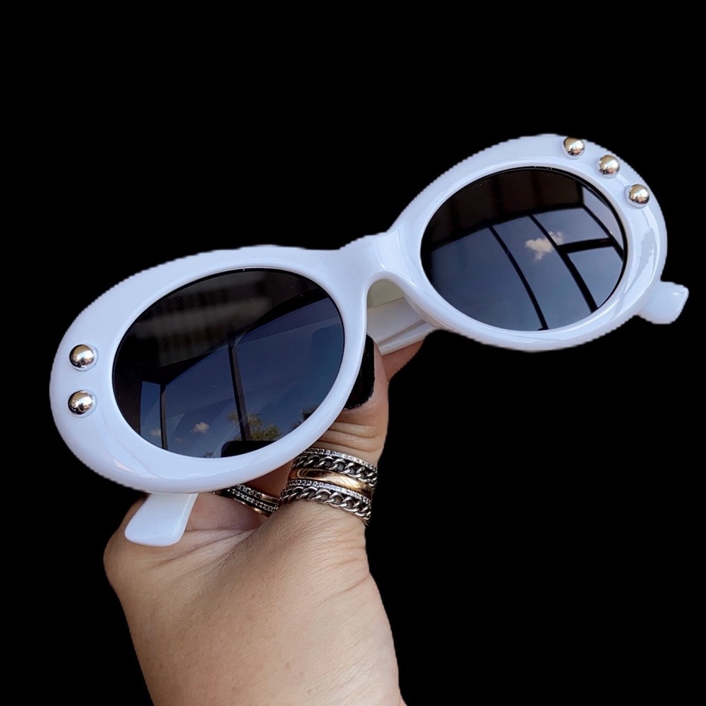 White sunglasses with studs handmade leather pouch - Picture 6 of 14